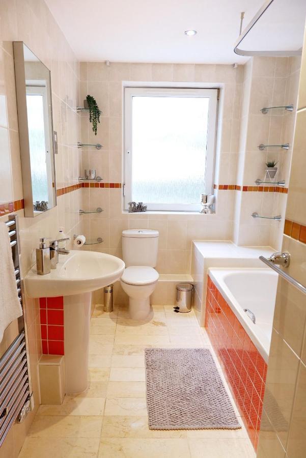 Stunning Apartment Close To Cambridge Station With Free Parking! Екстериор снимка