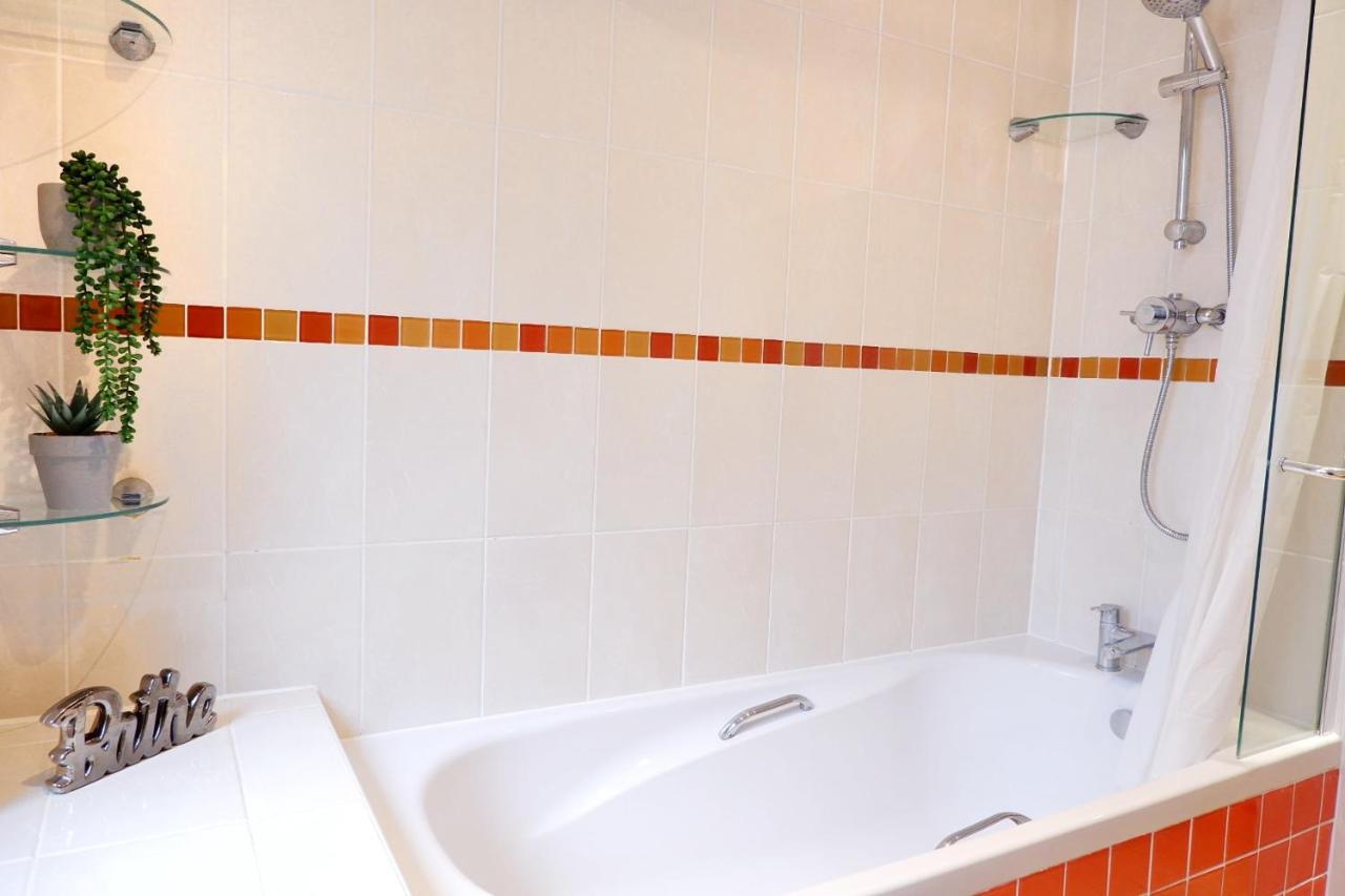 Stunning Apartment Close To Cambridge Station With Free Parking! Екстериор снимка